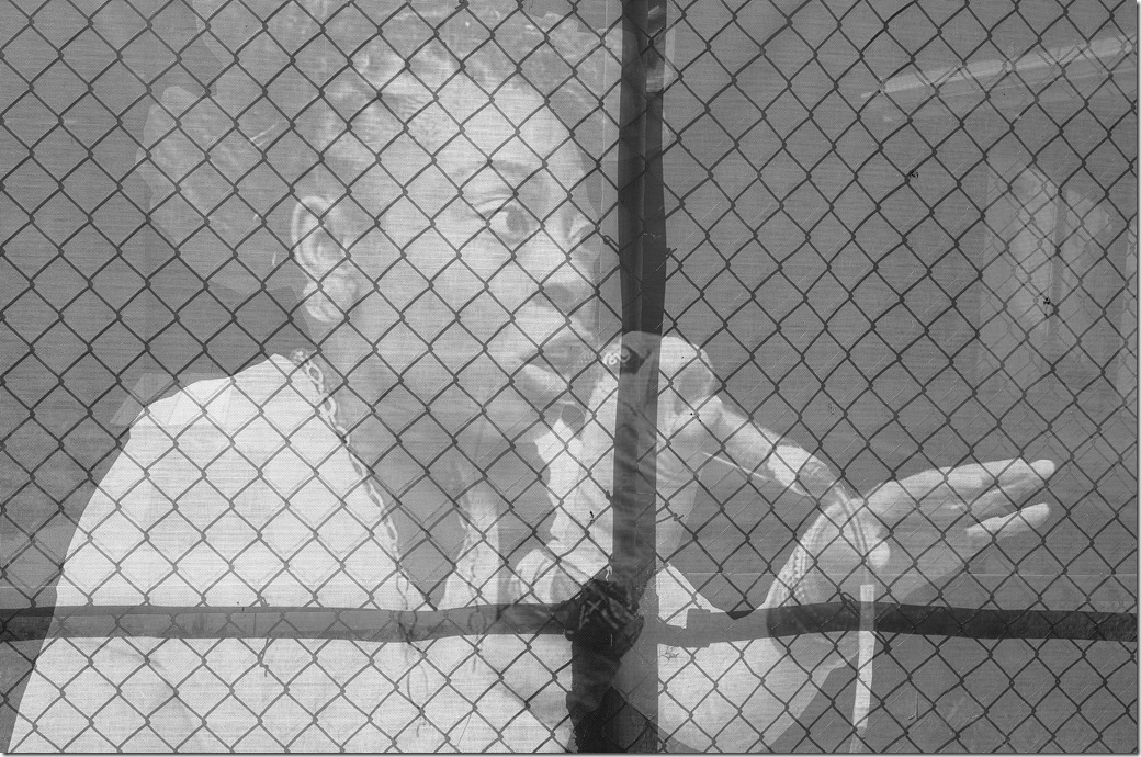 Girl singing L1002888