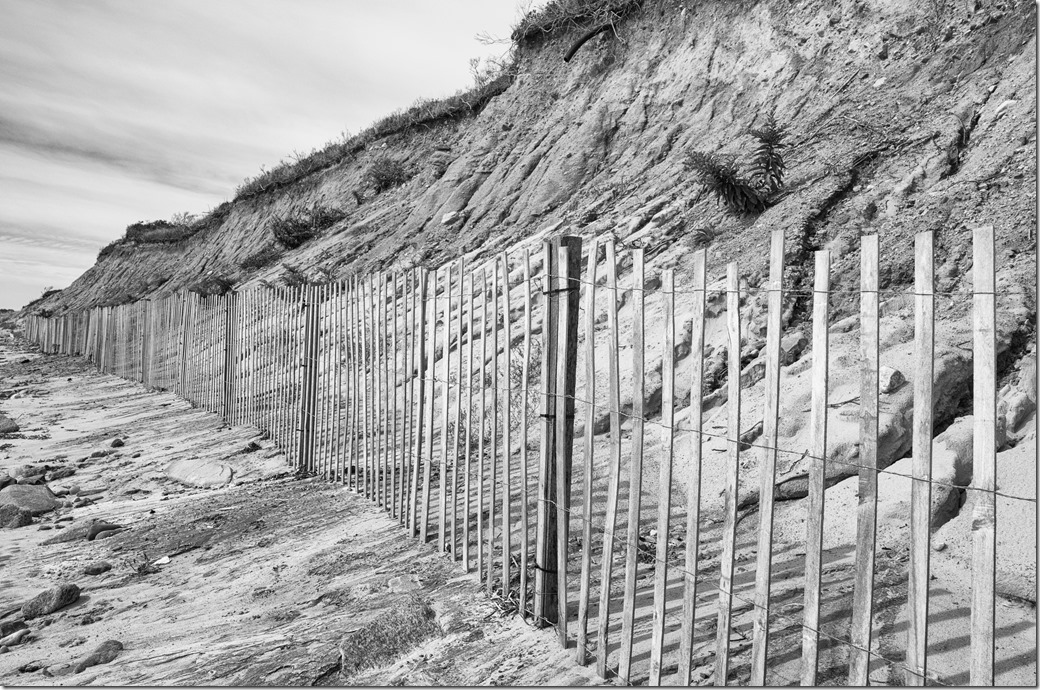 Fence BW Dramatic L2160070-1