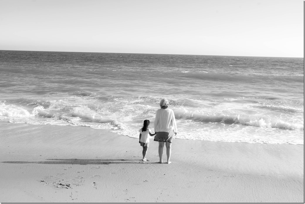 Nana and Norah on the beach at Malibu-01650
